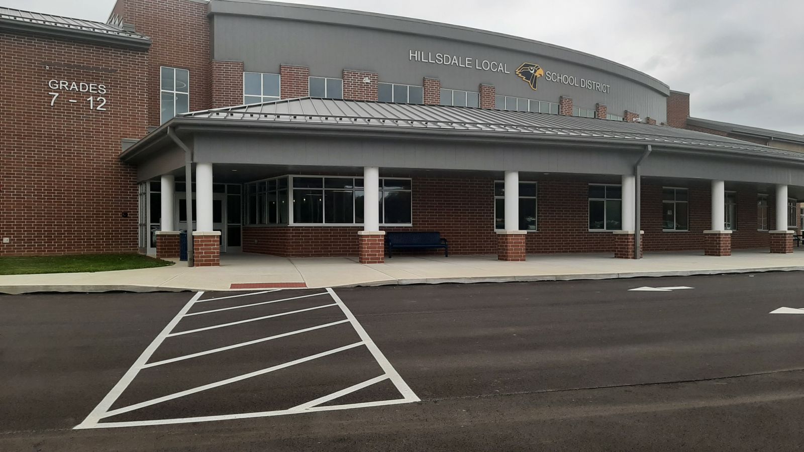 An image of the 7-12 side of the building with the crosswalk painted on the parking lot surface.