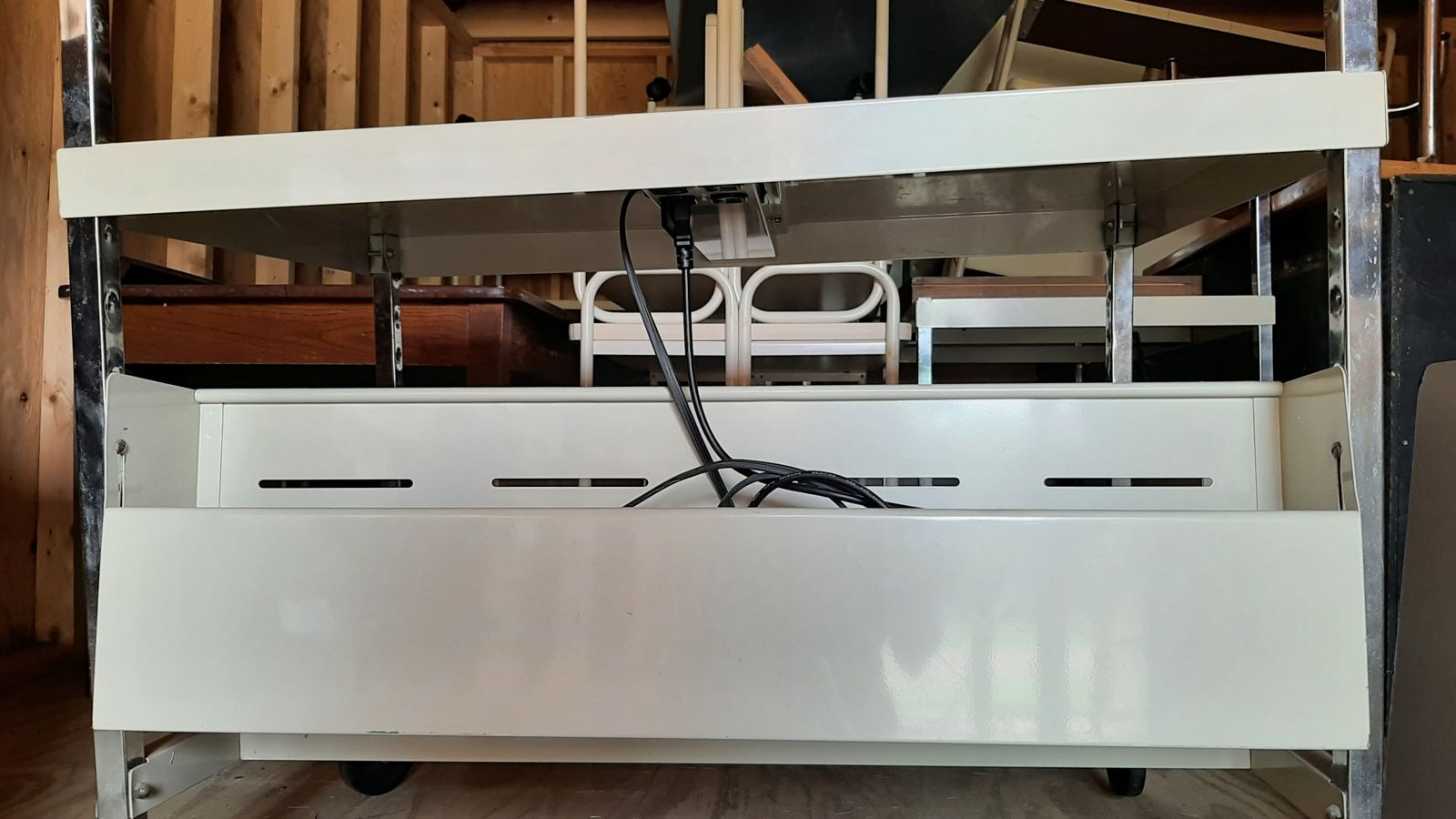 White Metal Adjustable-Height Computer Desk