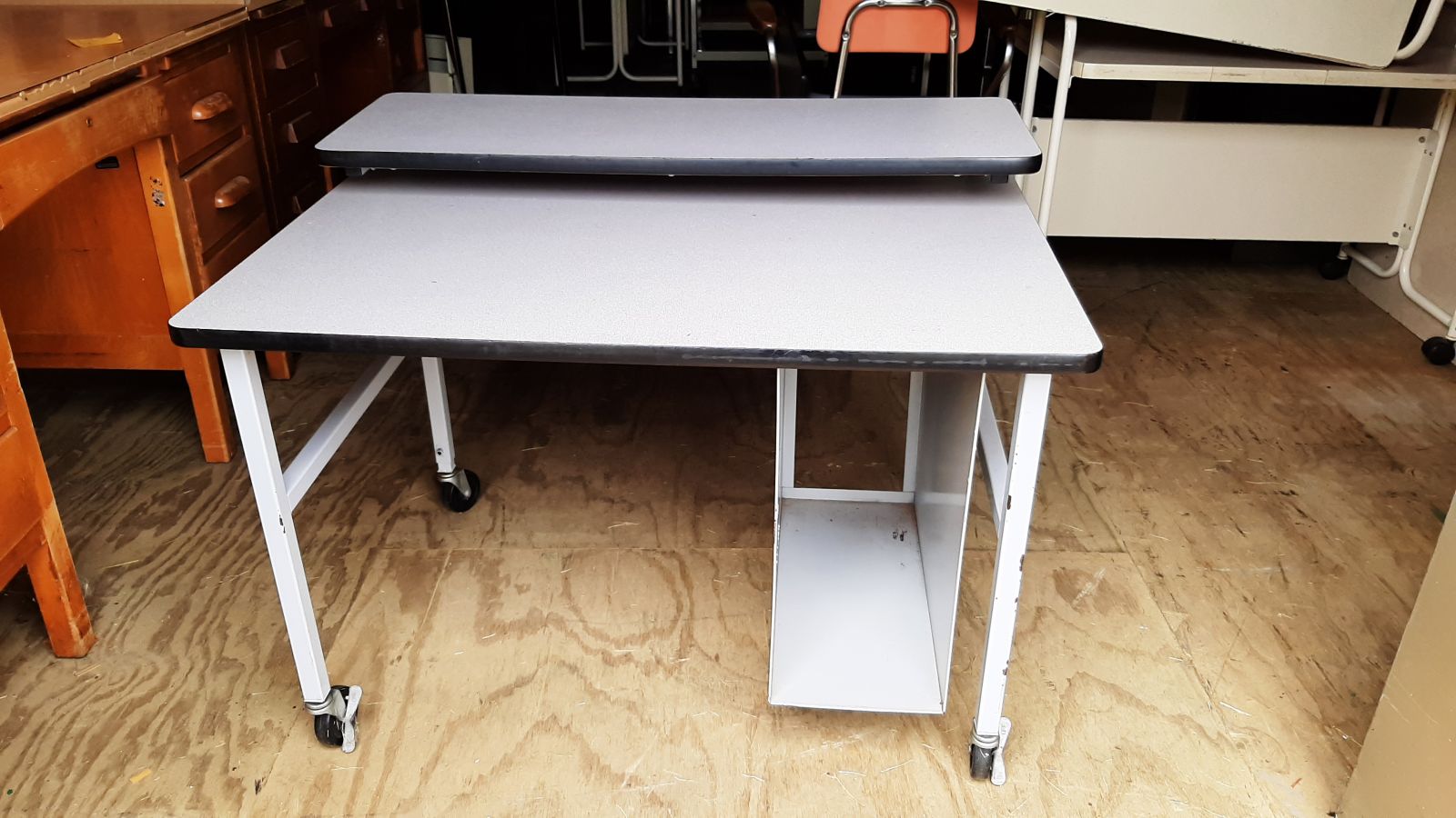 Adjustable-Tier Metal Computer Desk