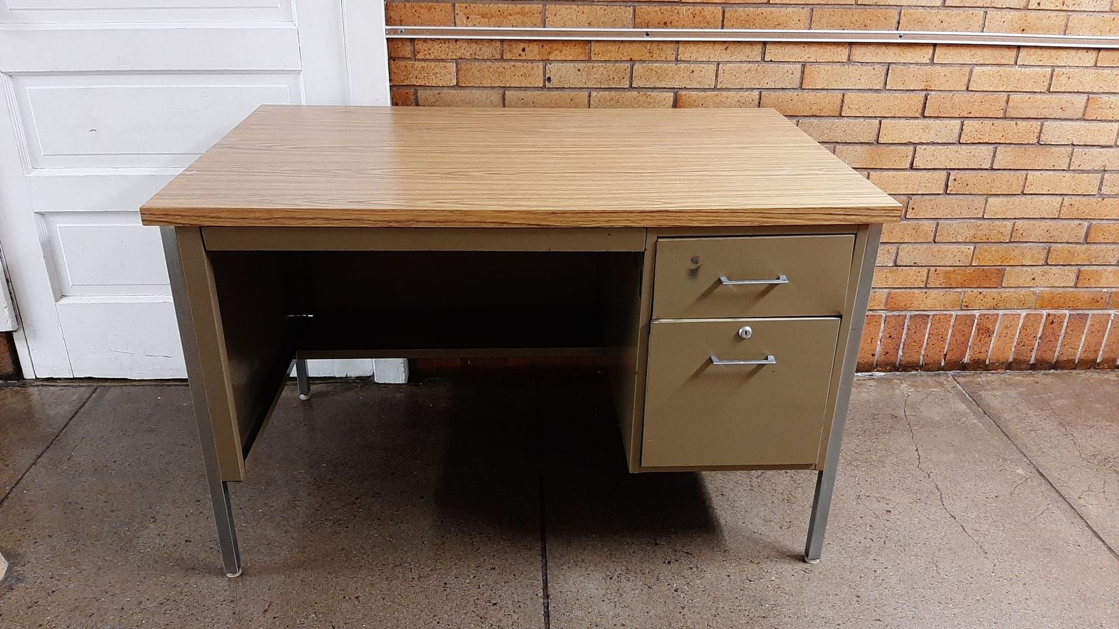 3-drawer metal desk