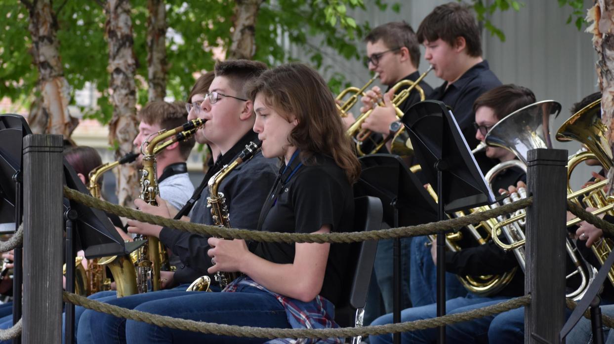 An image of the jazz band.